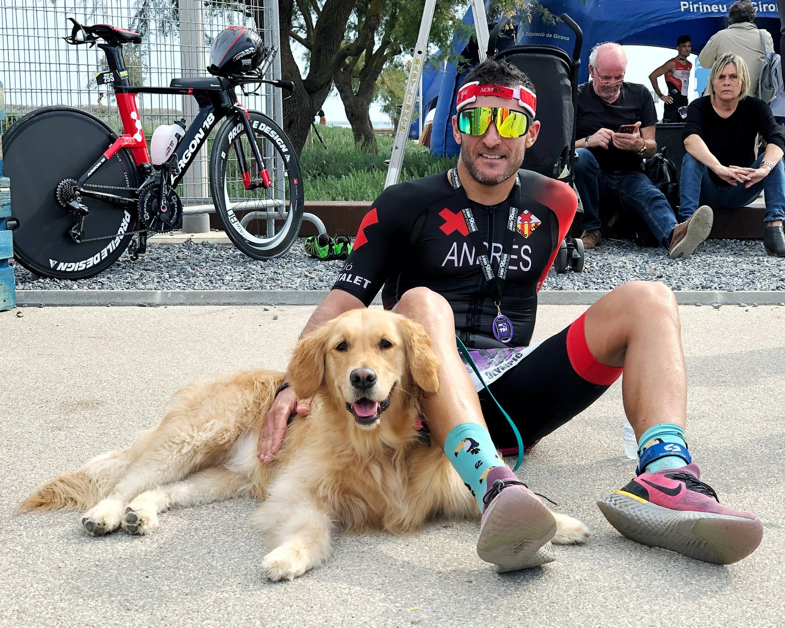Andrés entrenador triatlón con su perro
